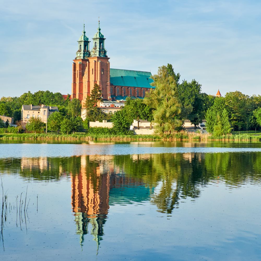 jakie jeziora znajdują się niedaleko gniezna